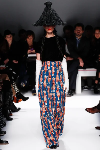 Look 10